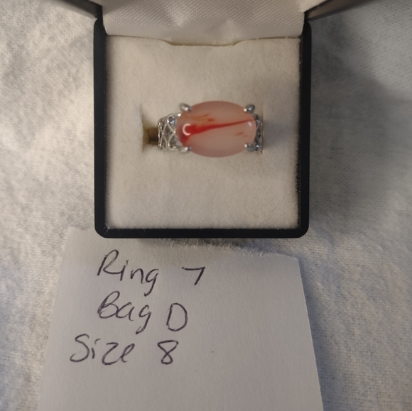 New women's size 8 ring - Picture 5 of 6